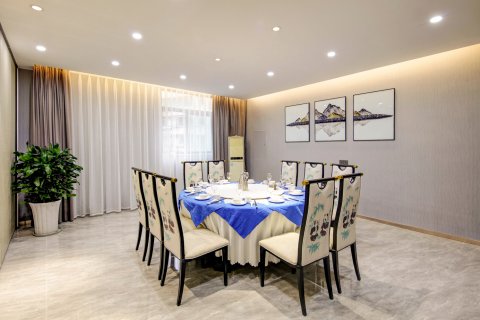 华颐熊猫酒店(都江堰景区离堆公园店)