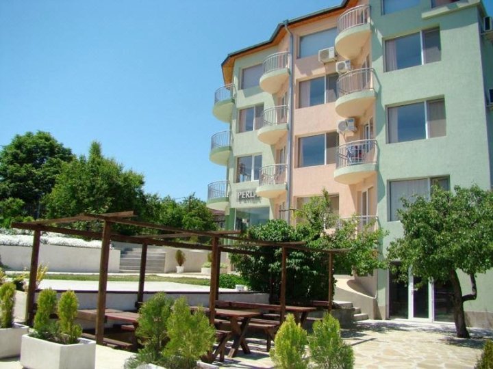 Family Hotel Perla