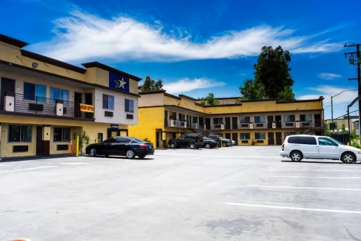 南艾尔蒙特星光汽车旅馆(Starlight Inn South El Monte)