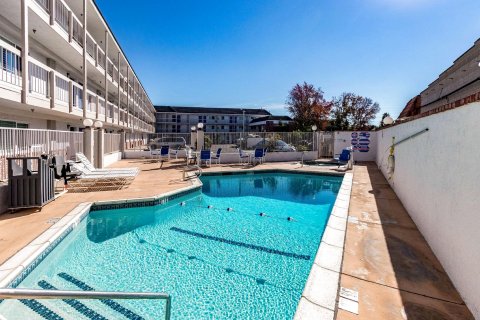 喷泉谷/亨廷顿海滩戴斯酒店&套房(Motel 6-Fountain Valley, CA - Huntington Beach Area)