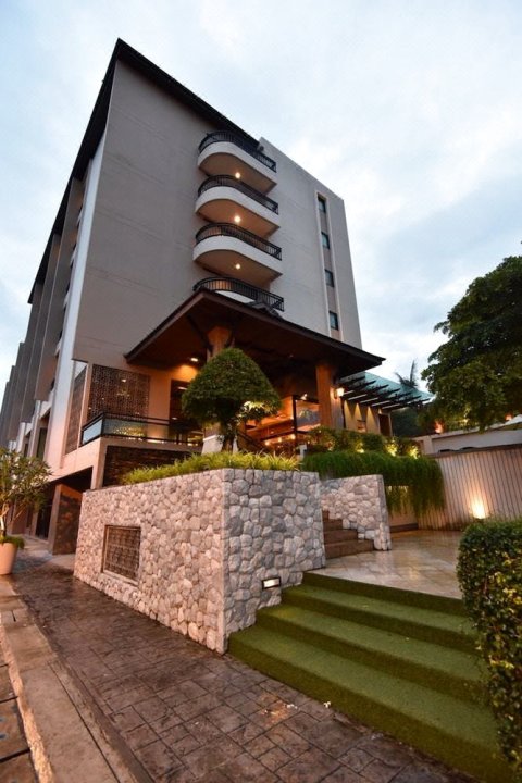 合艾里瓦讷酒店(Leevana Hotel Hat Yai)