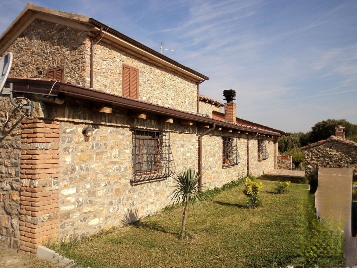 奥瑞拉农庄酒店(Agriturismo Aurella)