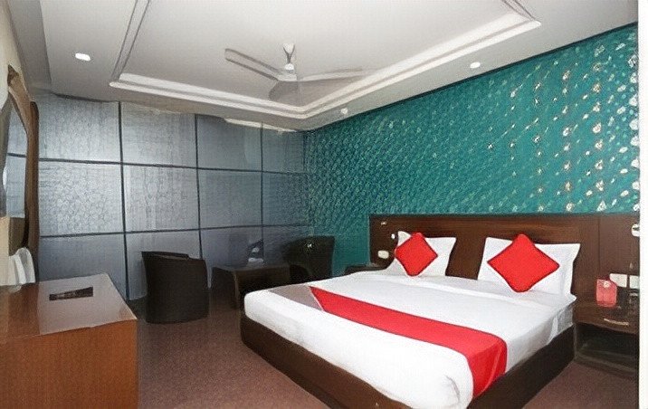 OYO 15096 Hotel Daya Continental