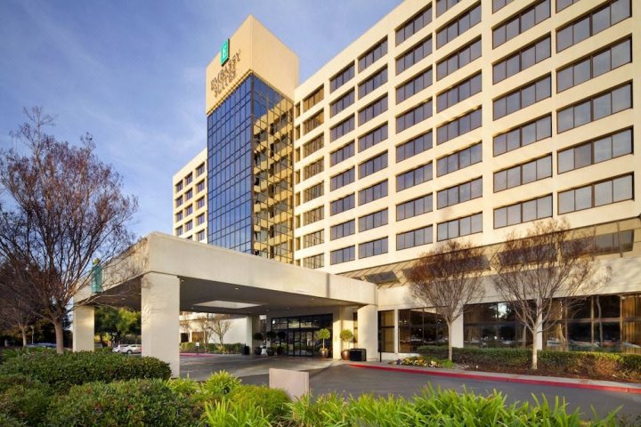 圣克拉拉硅谷希尔顿安泊酒店(Embassy Suites by Hilton Santa Clara Silicon Valley)