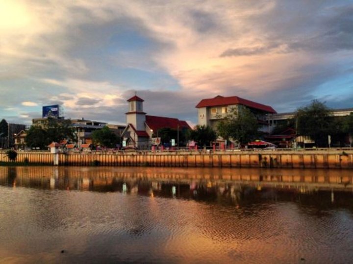 班纳劳伊河宾馆(Ban Narai River Guesthouse)