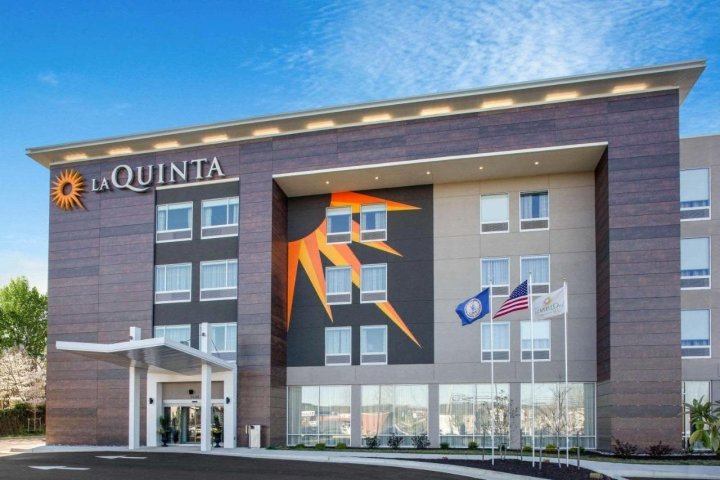 马纳萨斯杜勒斯机场温德姆拉昆塔套房酒店(La Quinta Inn & Suites by Wyndham Manassas Va-Dulles Airport)