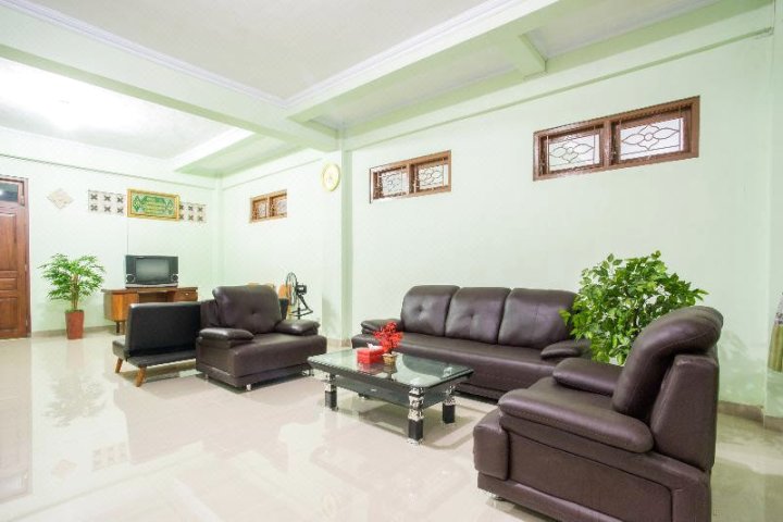 2634格里亚比罗沃伊斯兰酒店(RedDoorz Syariah Near Alun Alun Wonosari)
