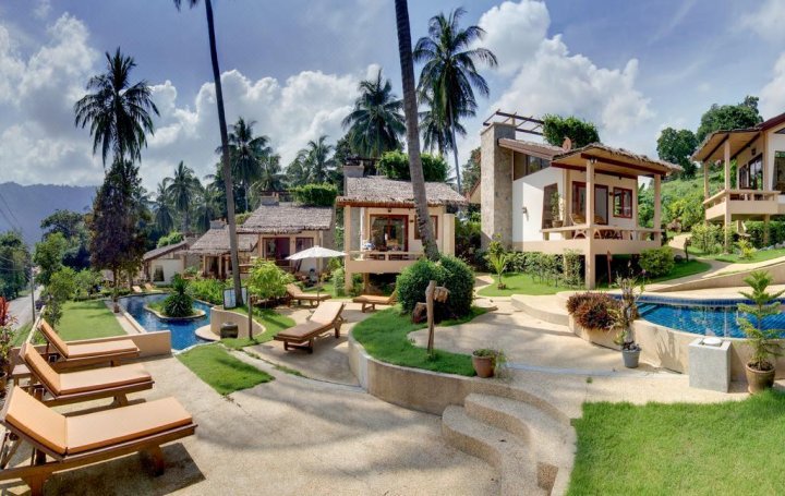 卡农山度假村(Khanom Hill Resort)