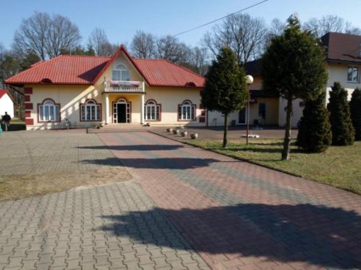 Hotel Pod Dębami