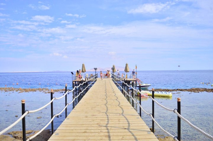 卡塔海风度假村(Xperience Sea Breeze Resort)