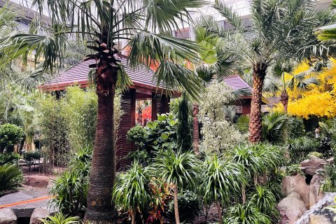 兰州人民饭店(西关地铁站张掖路步行街店)