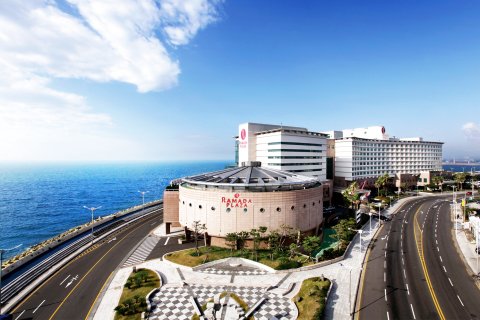 济州广场华美达酒店(Ramada Plaza by Wyndham Jeju Ocean Front)