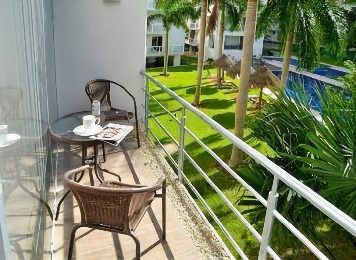 Horizontes Cancun & Tziara Sky Condos Vacation Rentals