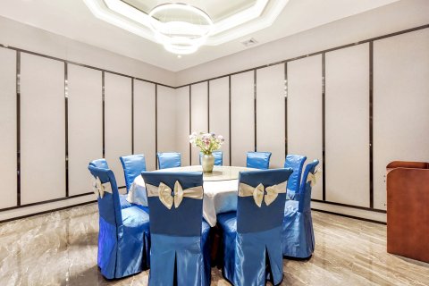 白玉兰酒店(重庆解放碑步行街洪崖洞店)