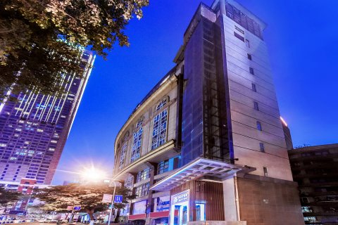 白玉兰酒店(重庆解放碑步行街洪崖洞店)