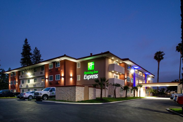 圣罗莎北智选假日酒店 - IHG 旗下酒店(Holiday Inn Express - Santa Rosa North, an IHG Hotel)