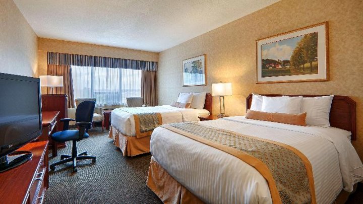 贝斯特韦斯特弗亚约广场酒店(Best Western Voyageur Place Hotel)