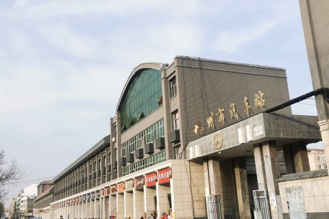 林州一家人酒店(红旗渠广场林州汽车站店)