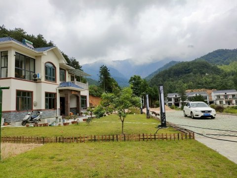 潜山市拾光山舍民宿