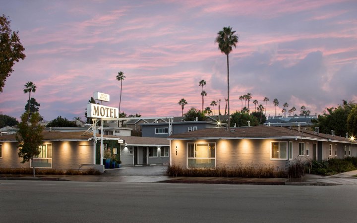 圣塔莫尼卡汽车旅馆(Santa Monica Motel)