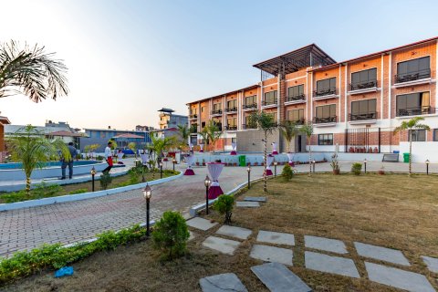奇旺中城度假村(Chitwan Midtown Resort)