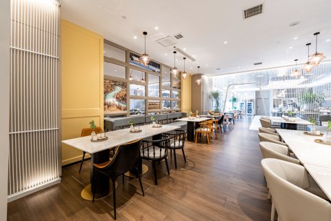 阿勒泰万驰广场迎宾路亚朵酒店