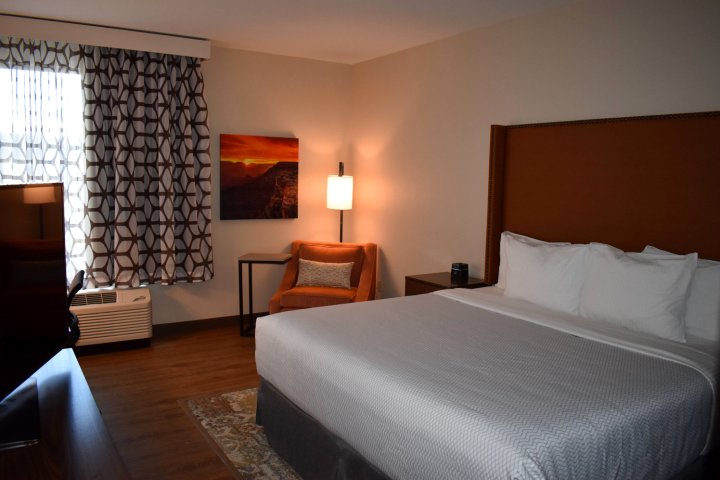 东费拉格尔斯塔夫 I-40 温德姆拉昆塔套房酒店(La Quinta Inn & Suites by Wyndham Flagstaff East I-40)
