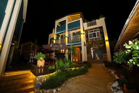 安宁人味梓巢酒店