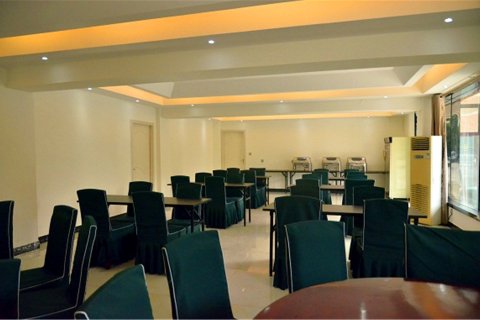 大英河畔假日酒店