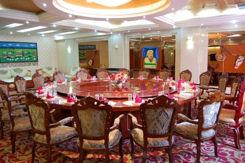 乌拉特前旗乌拉特大酒店