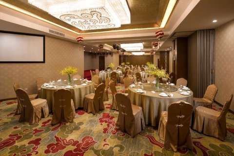 会泽德城华美达酒店