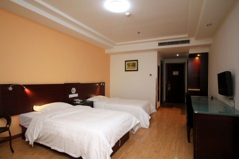 速8酒店(海阳金海螺广场店)