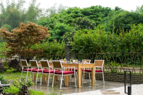 阳朔半山云水酒店(二十元人民币背景图店)