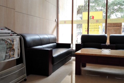 八方连锁酒店(茂名市委党校市政府店)