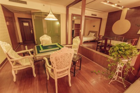 洛阳新天鹅国际大酒店(解放路地铁换乘站店)