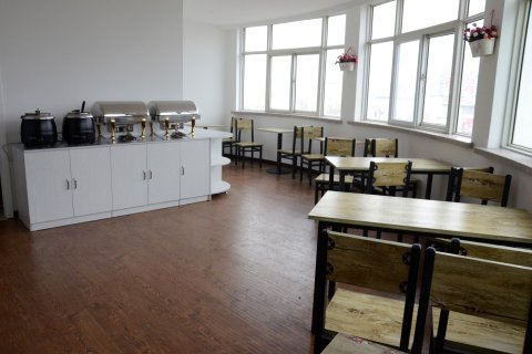 橙果主题酒店(邯郸火车站南广场店)