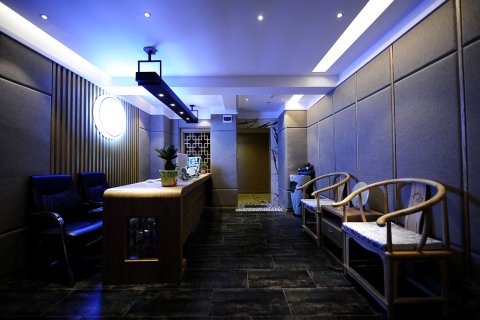 贵阳格融酒店(花果园购物中心松花路地铁站店)