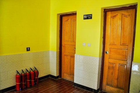 波密雨中波密青年旅舍