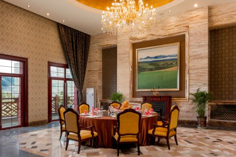 拉萨圣地天堂洲际大饭店