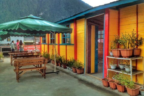 波密雨中波密青年旅舍