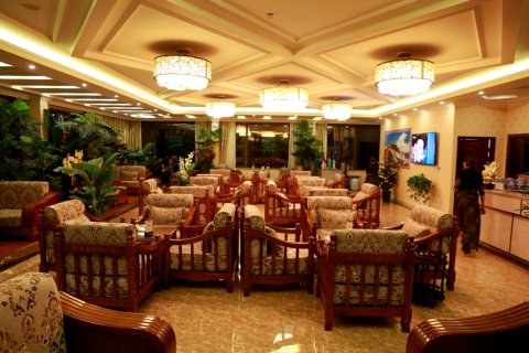 若尔盖唐克王府大酒店