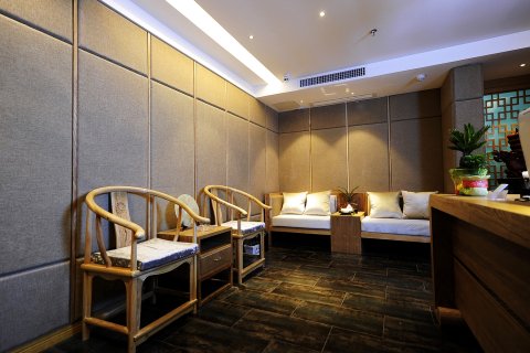 贵阳格融酒店(花果园购物中心松花路地铁站店)