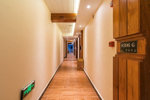 西双版纳景洪芷芳满庭酒店(告庄星光夜市店)