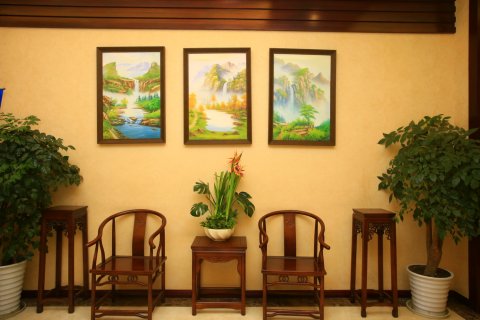 成都府河家园酒店 (武侯祠地铁站店)