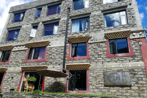 四姑娘山九月山间艺术酒店