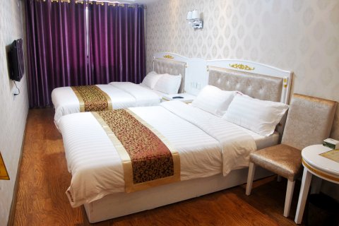 若尔盖旭日阳光假日酒店