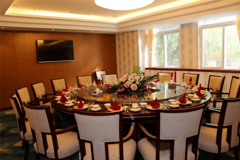 康定雪立方假日酒店