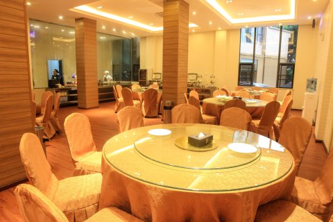 四海一家酒店(马关禧顿店)