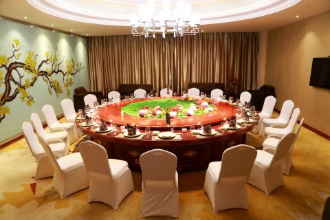 明华大酒店(阿克苏金兰广场天百时尚购物中心店)