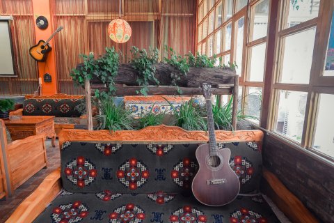 拉萨一路向西太空舱青年旅舍